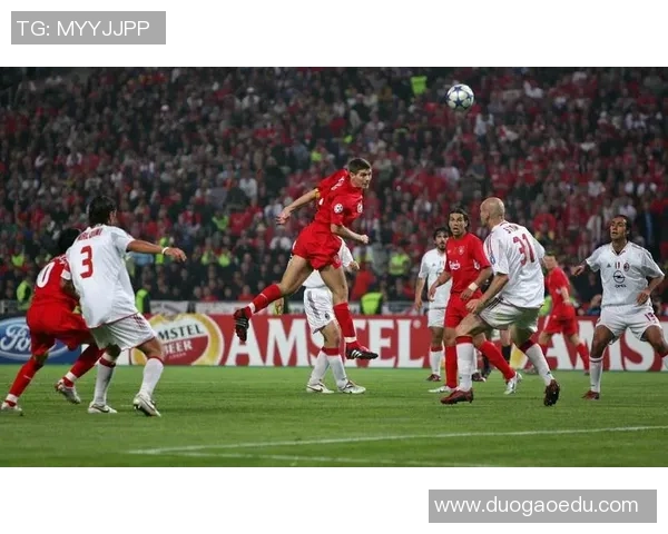 足球明星的经典语录与精彩瞬间的完美结合展现运动精神与激情魅力